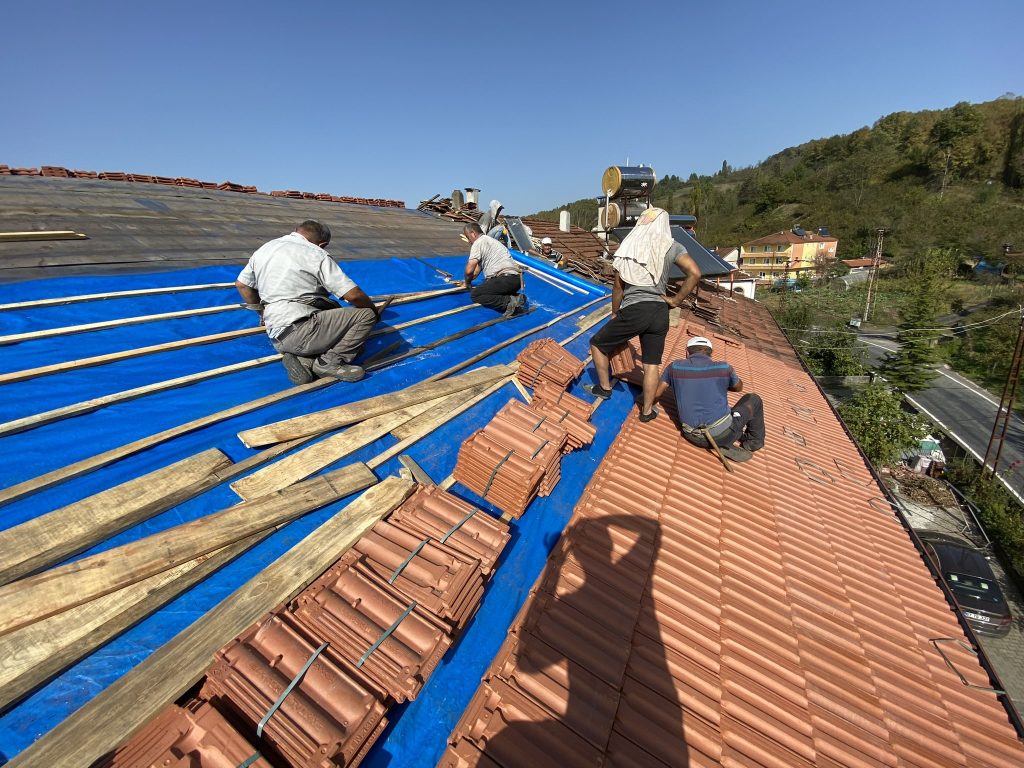 ORMANLI EKREM ÇELİK BEY İN DAİRESİ ÇATI TADİLATI YAPIMI